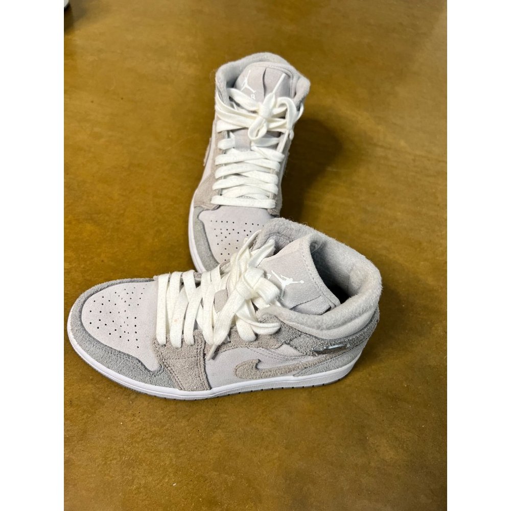 Nike Shoes Womens 6 Gray Mid Air Jordan 1 Retro Casual Sneaker Athletic